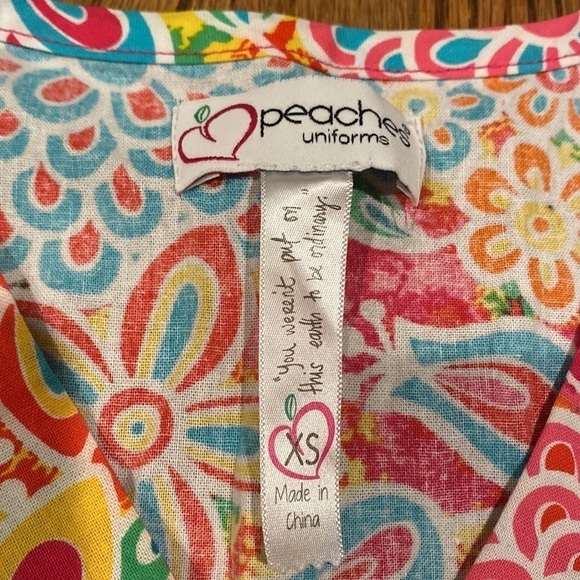 Peaches Uniforms Scrub Top Size Xs NWT - Picture 4 of 6